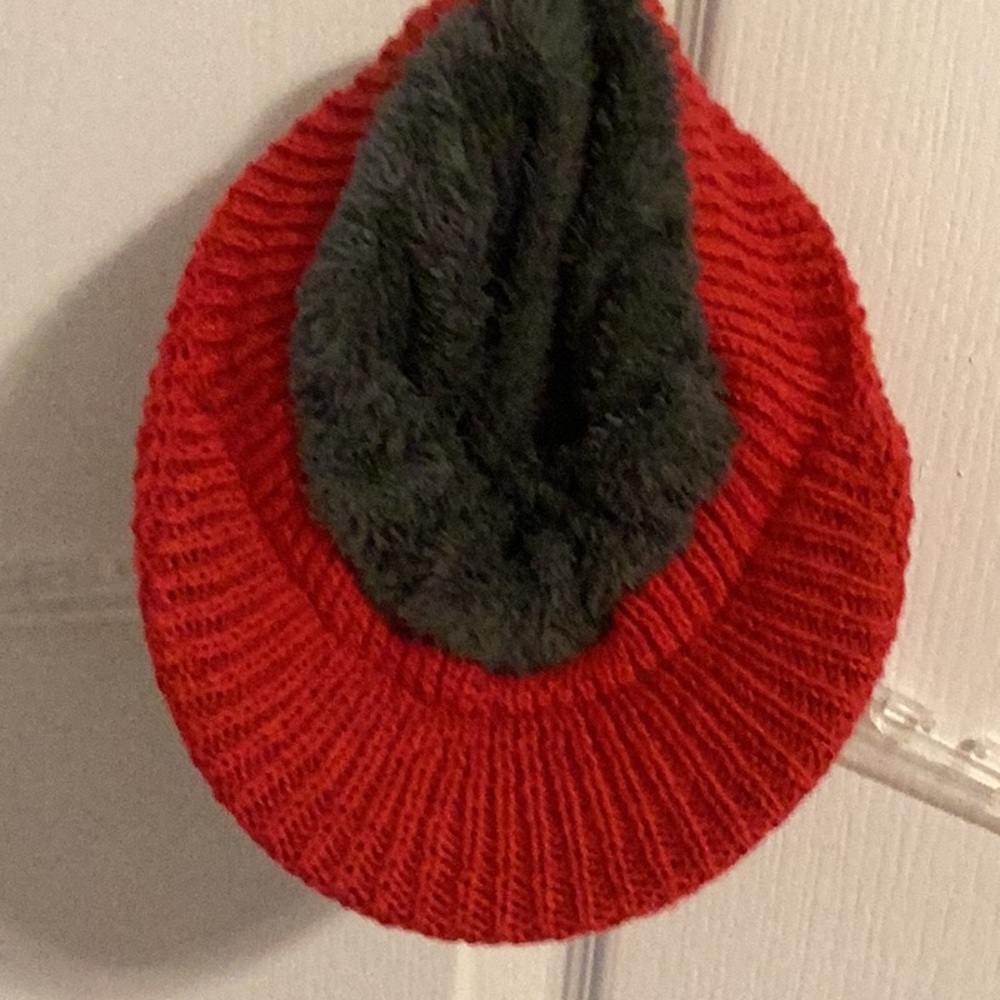 Red Knit Cap - Picture 2 of 2